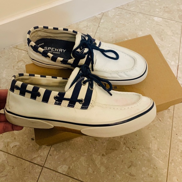 Sperry - Picture 2 of 4